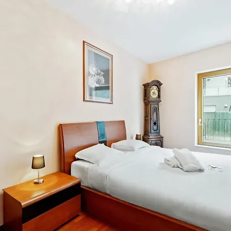 Apartment Stylish 2-bed Gem, Nature & Comfort
