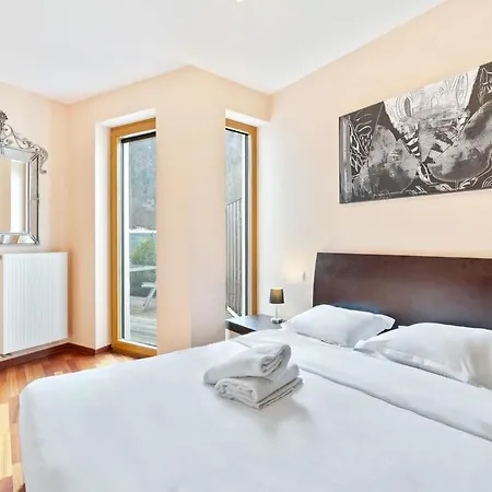 Stylish 2-bed Gem, Nature & Comfort